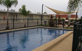 Overlander Hotel Motel